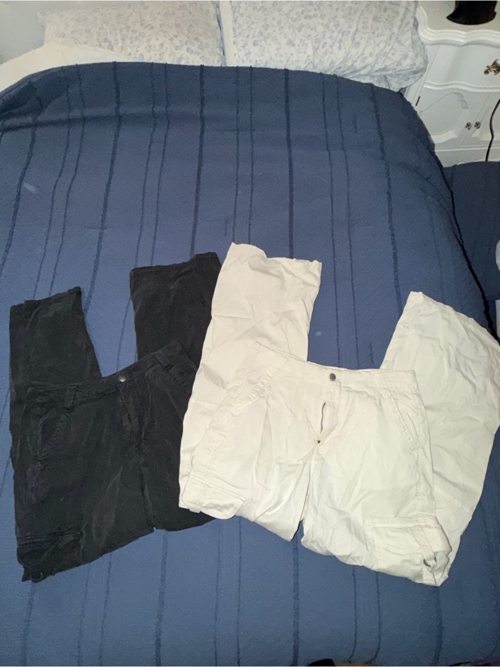 American Eagle Cargo Pants Duo - Black & Cream
